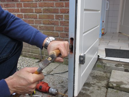 2016-04-10 Plinten, sloten en ramen schoonmaken